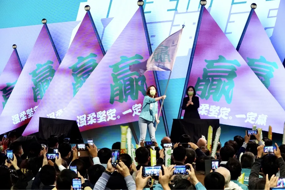 【民進黨全代會】蔡英文授戰旗+陳柏惟「棒球手套」助威　挺林靜儀打下中二選區