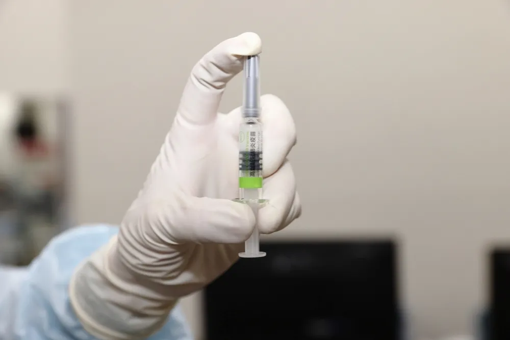 打高端出國「再補2劑」副作用恐變多？　指揮中心竟稱不得而知