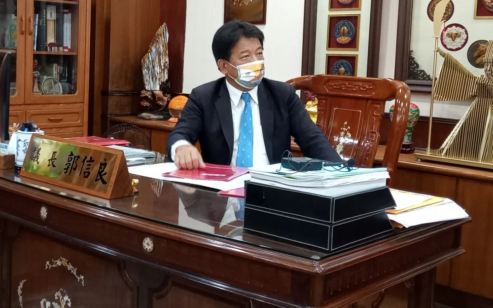 遭人冒名向綠電廠商勒索        南市議長郭信懇求檢調介入共同揪出綠電蟑螂