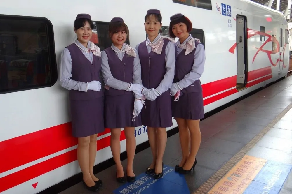 冷天只能發抖？台鐵女車勤只有裙裝穿　台鐵發聲明回應了