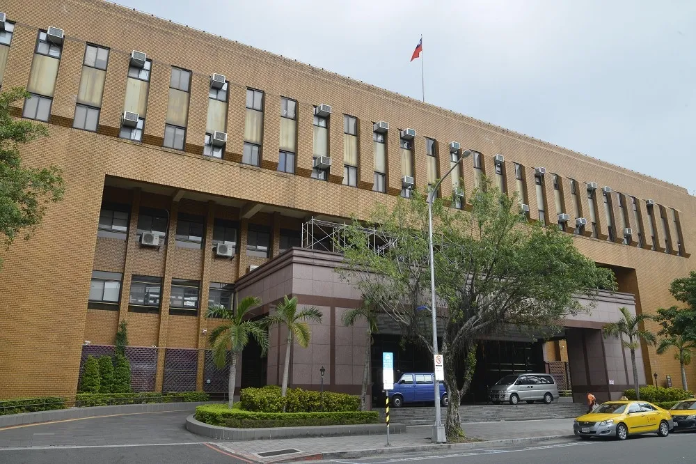 國安局退訓男貼文洩密法院審理不公開　不滿親友被請出竟當庭嗆法官