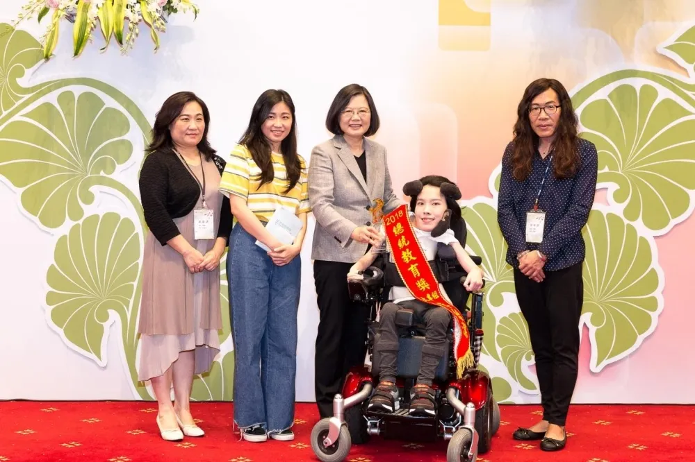 「請救救我的孩子！」　SMA罕病家屬向總統請命健保擴大給付