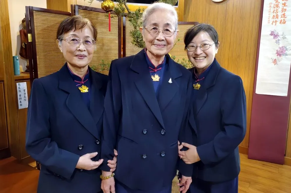 九旬阿嬤賴楊素梅投入志工超過40年　用「慈濟」面霜歡喜保養
