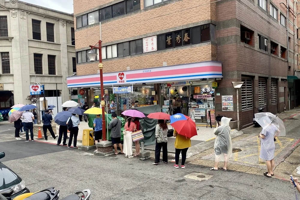 【超商店員枉死】萊爾富開第一槍！　即起不再強制勸戴口罩