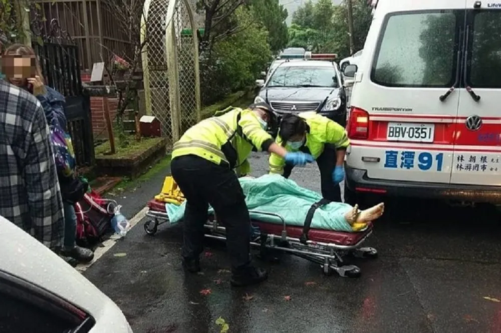 行刑式槍決！咖啡商中埋伏遭轟4槍噴血斃命　惡煞駕車逃「恐有共犯」