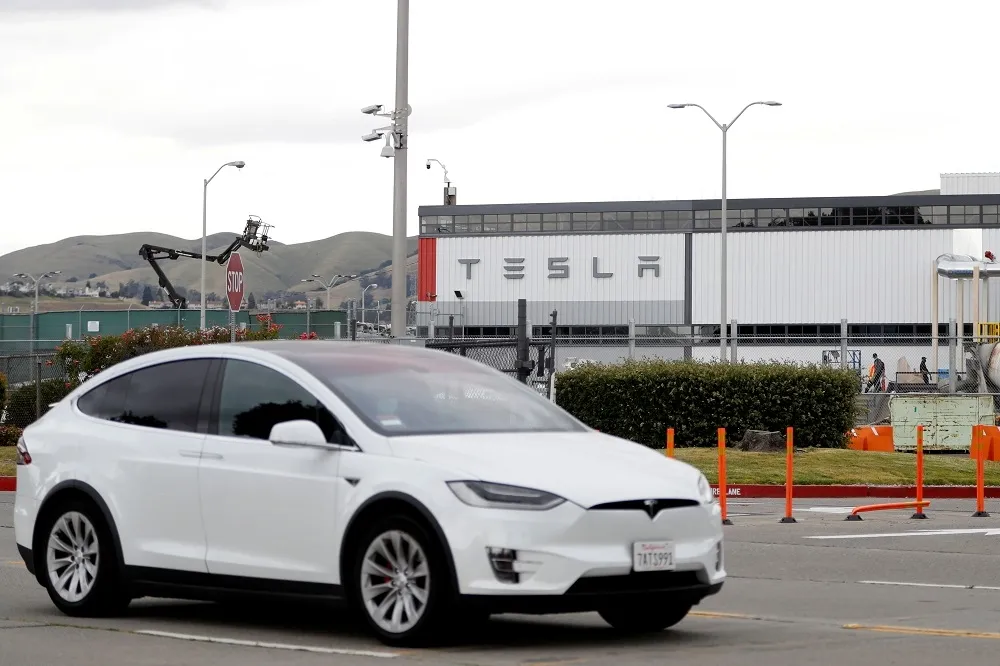 特斯拉App大當機　全球數百名車主「沒帶鑰匙」被鎖門外