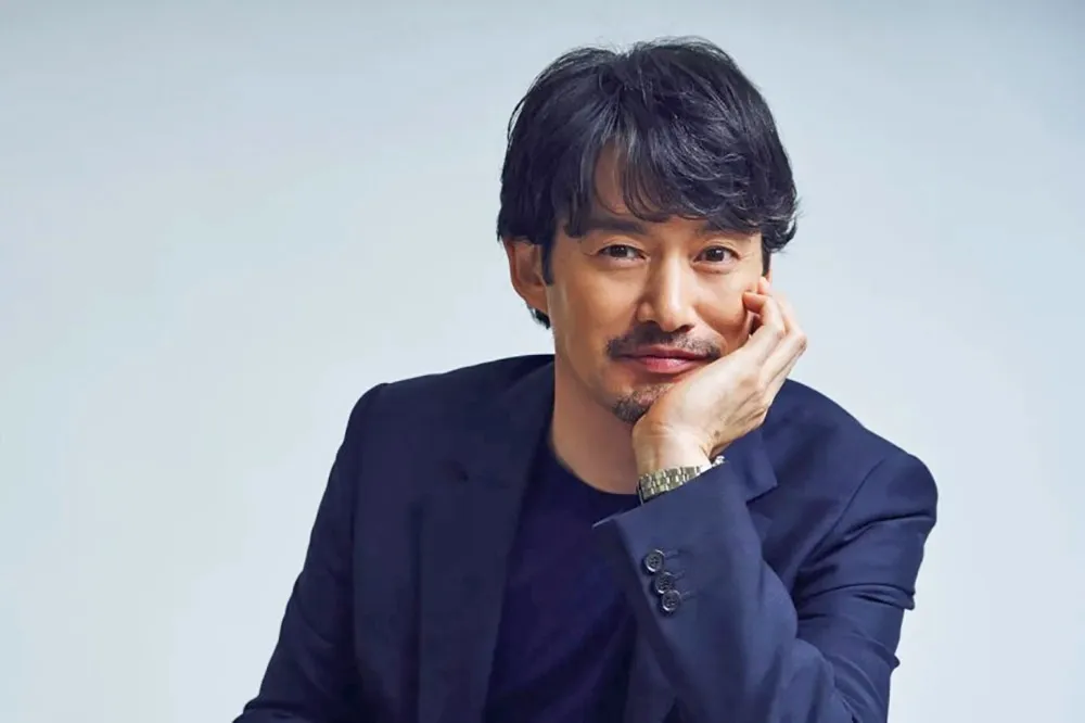 【日本男性最想擁有的臉孔】《海灘男孩》竹野內豐已半百婚事沒著落     先蓋5億豪宅寵媽媽