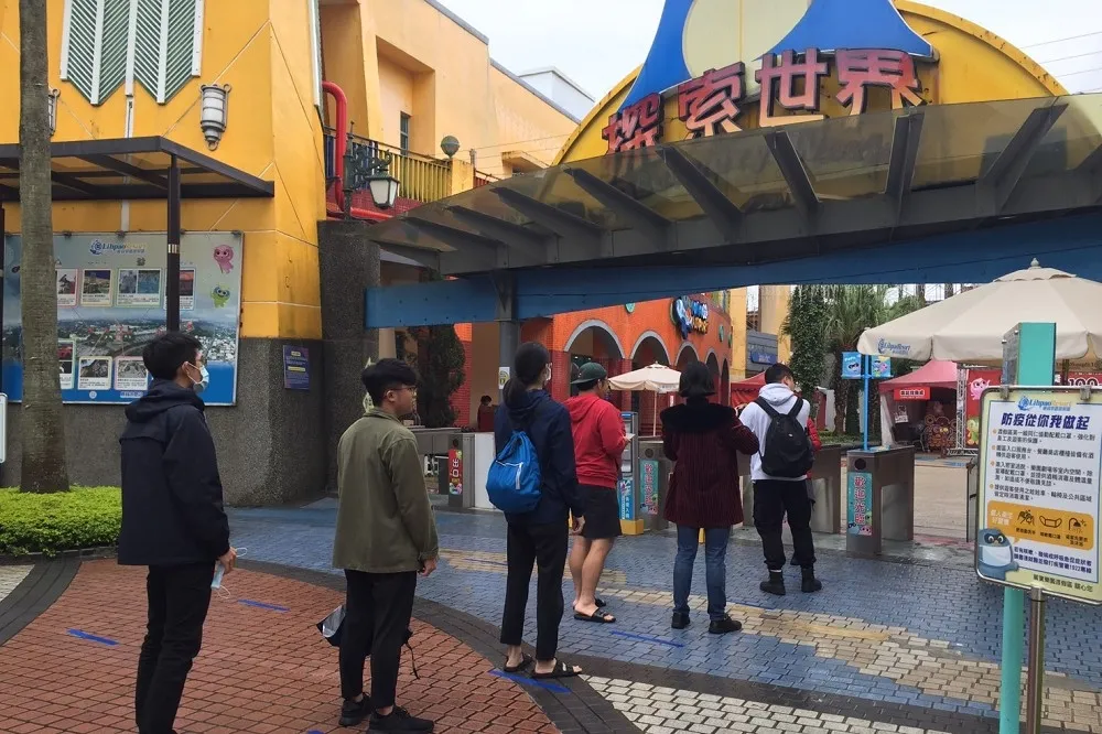尷尬惹！麗寶樂園電子看板竟播A片　園方報警「緝兇」