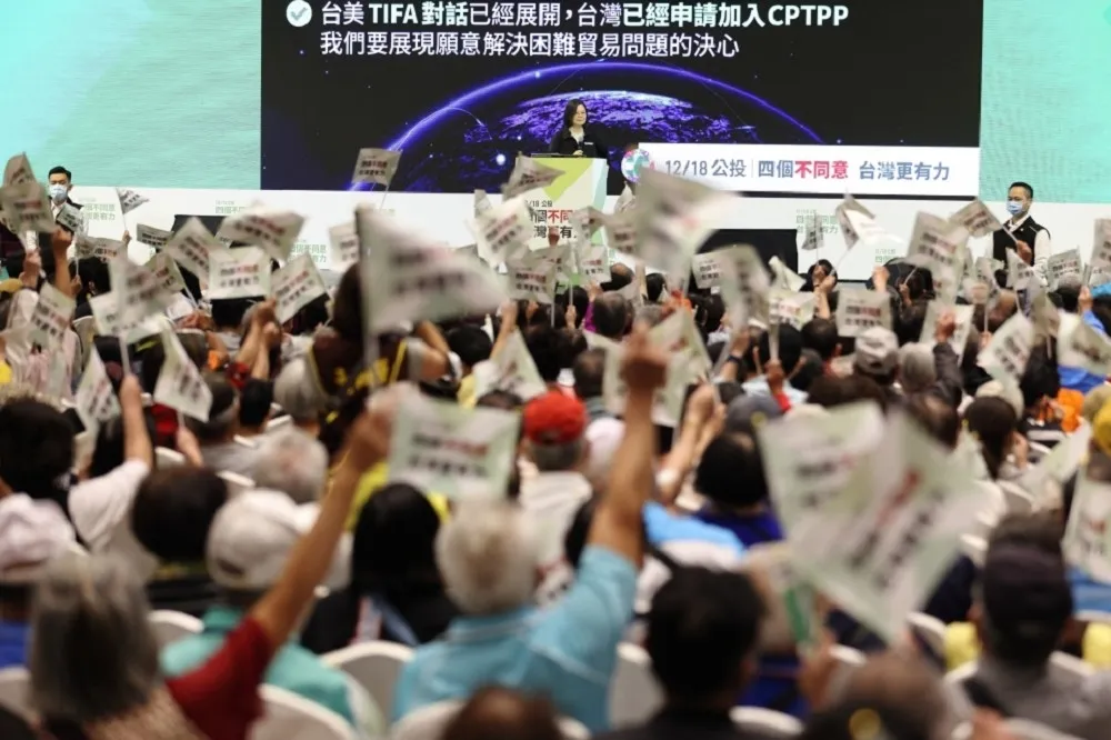 新北市議員譏民進黨公投說明會有吃有拿　綠委反擊：這是貼心小禮物未違法