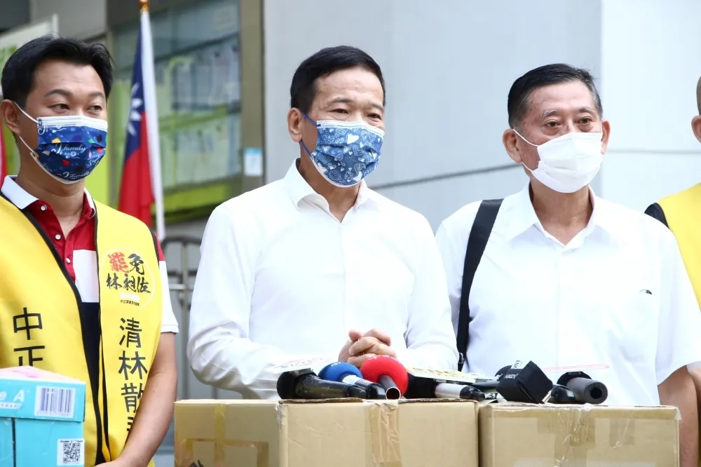 拚罷昶案成立！補交6738份罷免林昶佐連署書　鍾小平：一定會通過