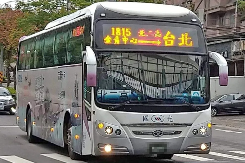 坐過頭喊停遭拒　抓狂男「往死裡打」狂毆客運司機