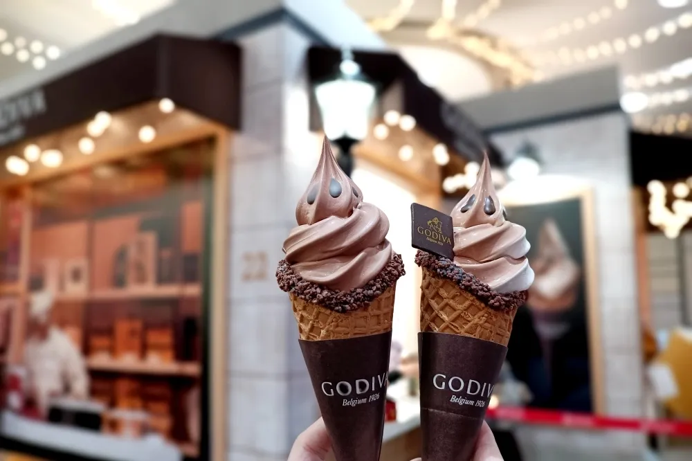 【有片】GODIVA 霜淇淋第 2 支半價！「95 週年復刻快閃店」12/1 前買限量禮盒送霜淇淋