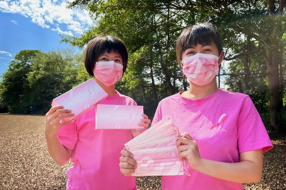 中衛「粉紅絲帶」口罩宣導防治乳癌　募集百萬捐公益團體