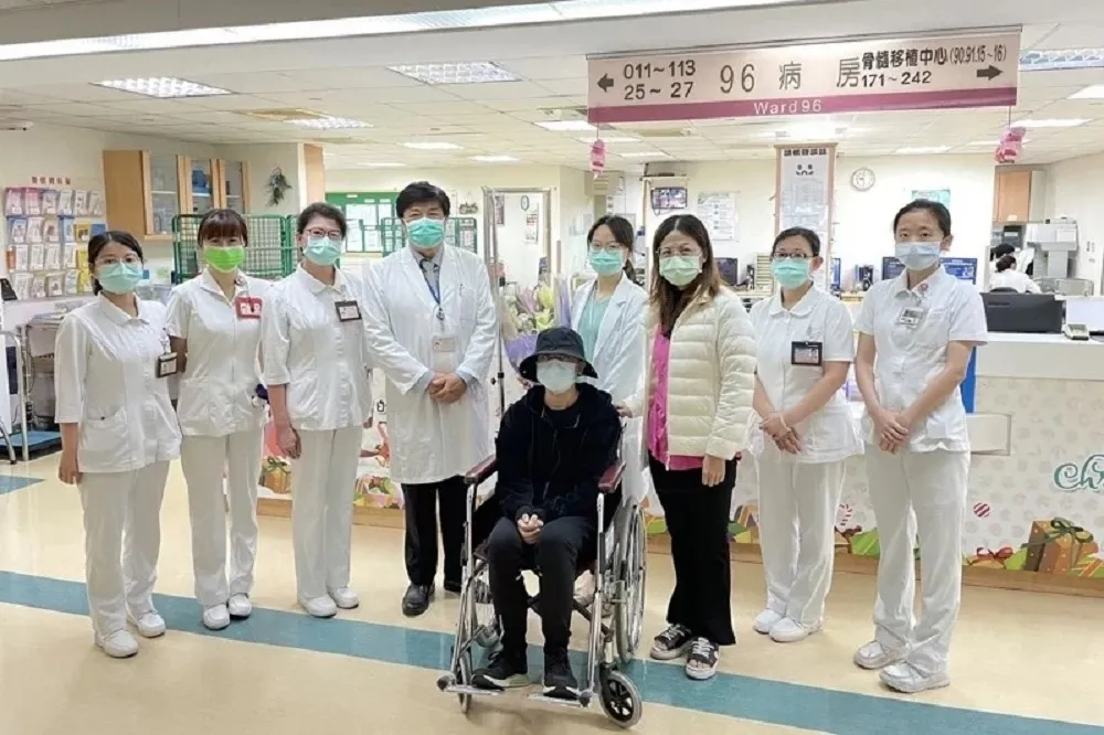 【瑪莎3煞毆男】男大生上午順利出院　溫馨寫卡片感謝中榮醫療團隊