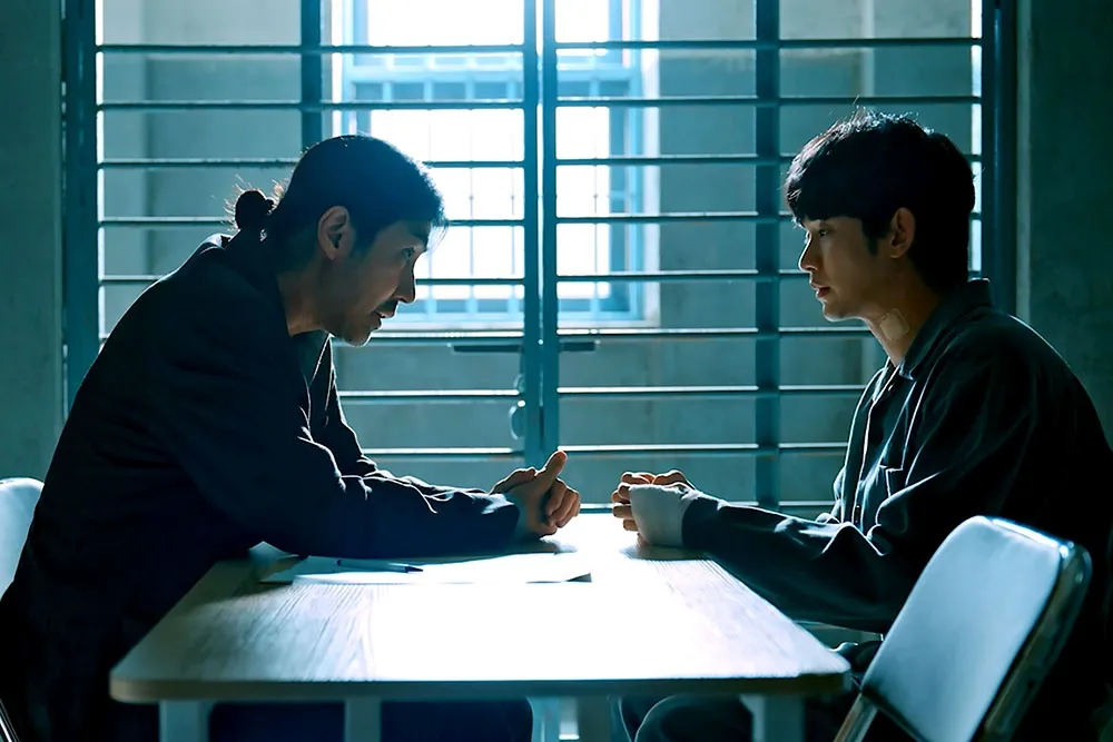 【1集入帳5億】金秀賢《某一天》逆齡扮大學生成片酬最高韓星　車勝元白鬍化身三流律師