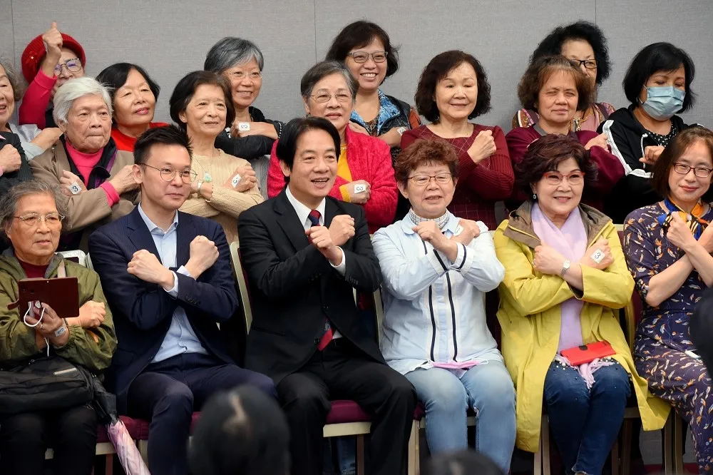 和賴清德合組公投「最強男團」？　林飛帆、吳怡農尬回了