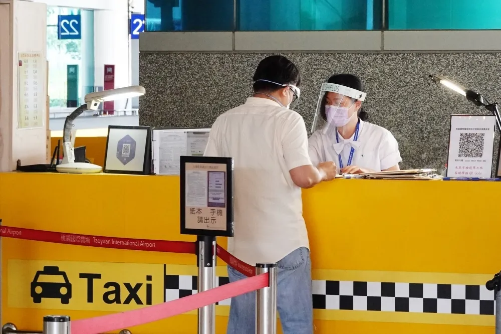 太離譜！台南防疫計程車司機貪圖方便　載4人同車採檢後2人確診