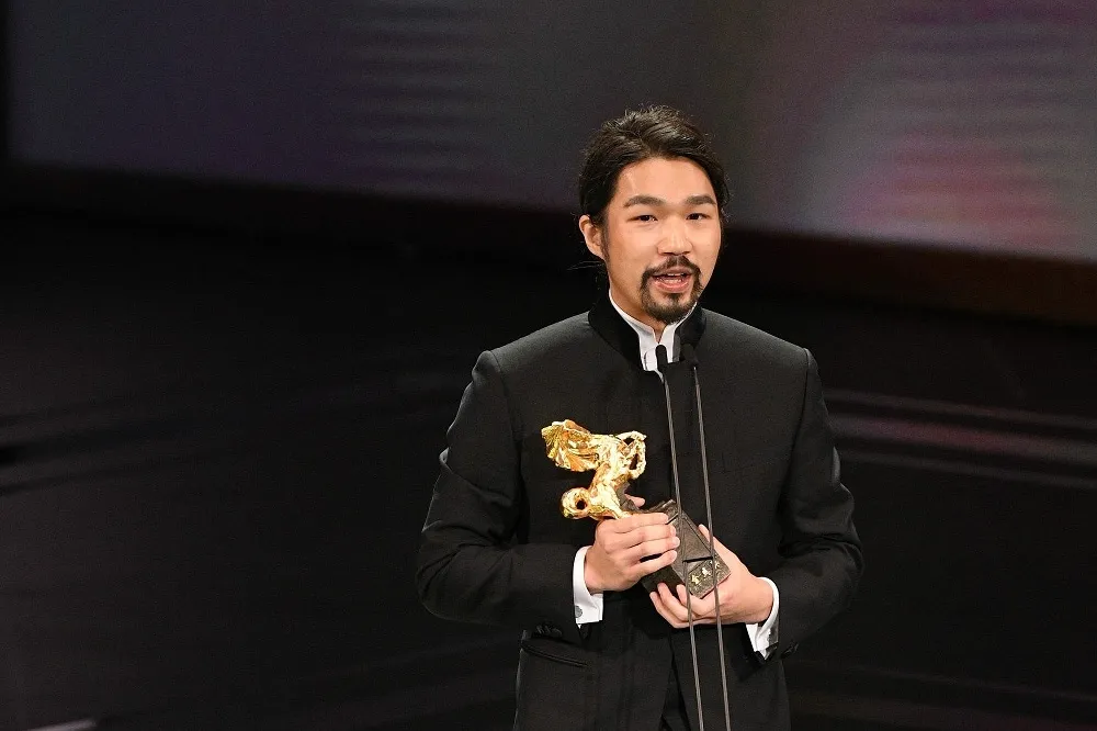 【金馬58】《濁水漂流》奪最佳改編劇本獎　導演李駿碩哽咽落淚：香港加油