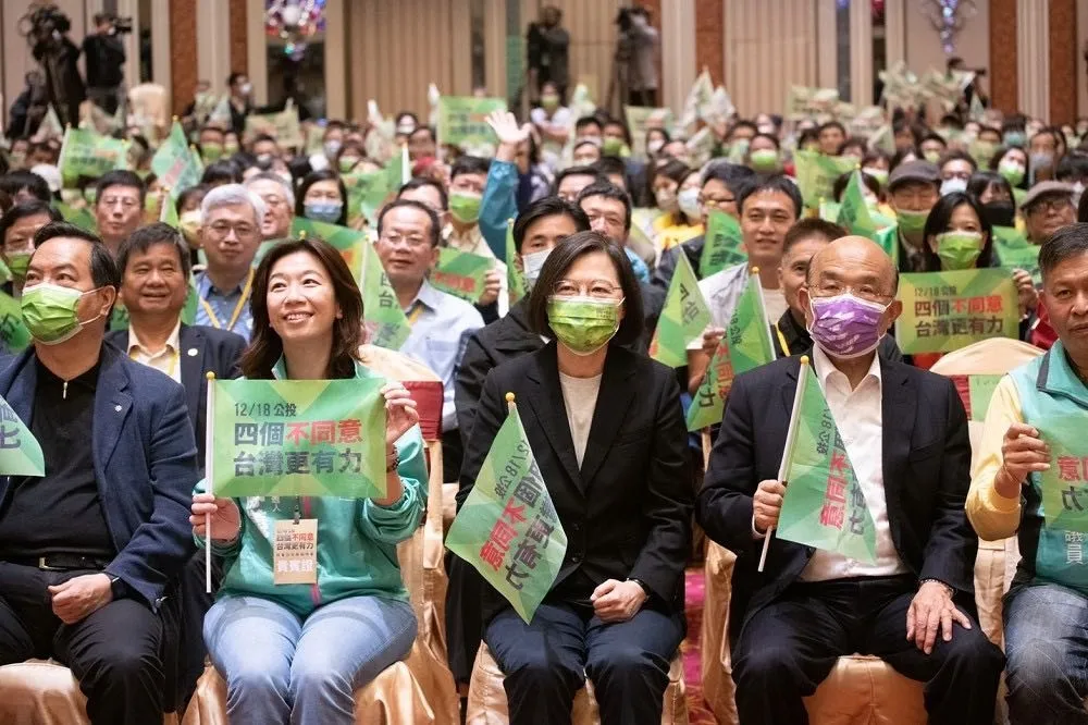 【現場觀察】台中挺英社團2千人大動員　猛催公投不忘狂電顏寬恒