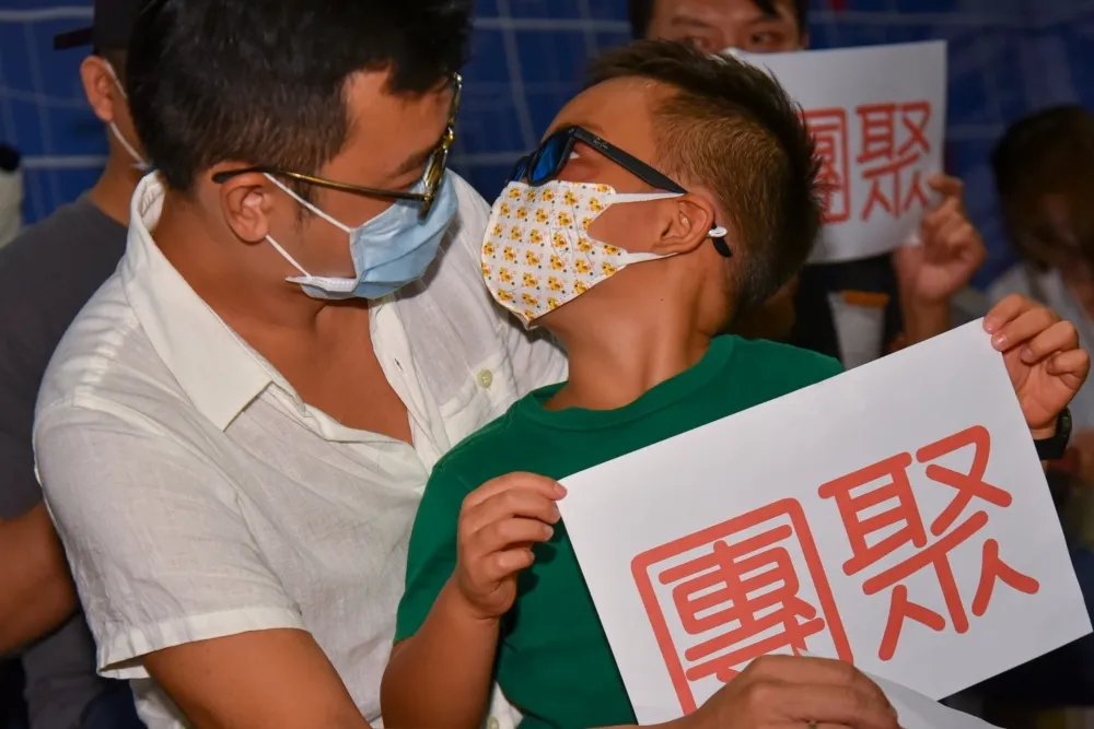 免緊張！20萬台商憂2年沒回台恐遭除籍　「入境即可辦遷入登記」