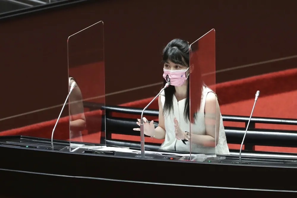高嘉瑜遭男友家暴　蘇貞昌譴責：男人打女人豬狗不如！