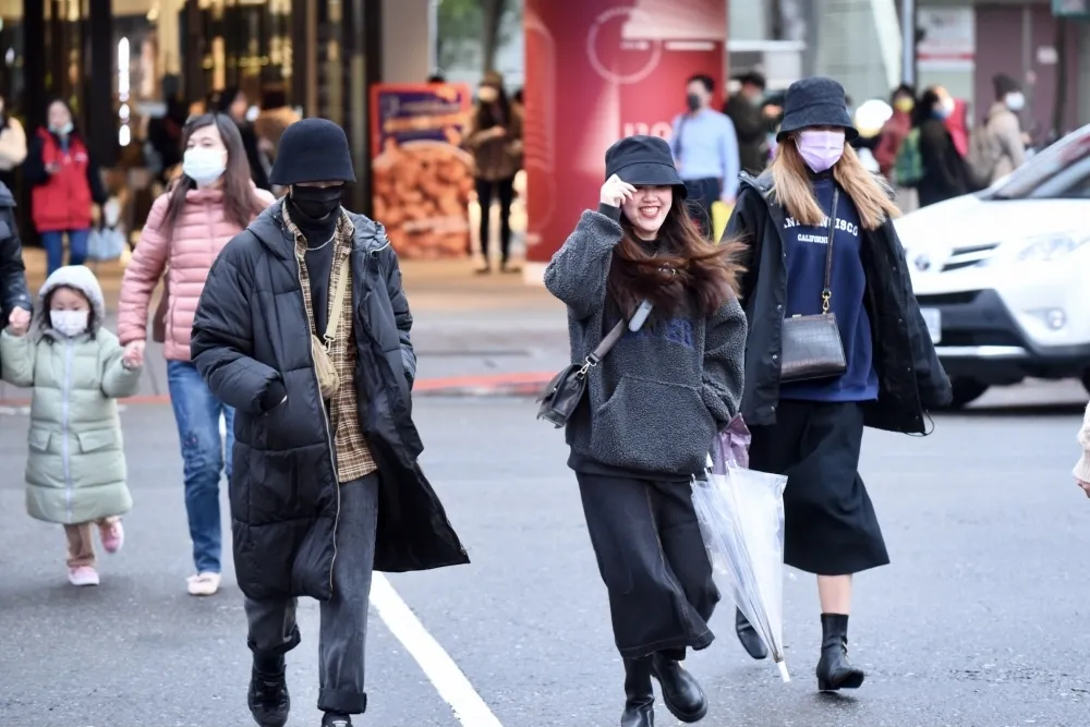 不甩颱風「妮亞圖」生成！冷空氣今撲台　北台驟降至10°C皮皮剉