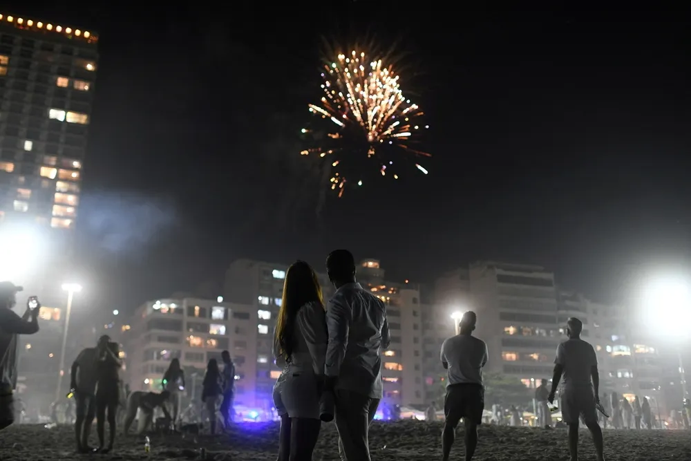 【新冠肺炎】新變種病毒來勢洶洶　巴西里約連2年取消跨年派對
