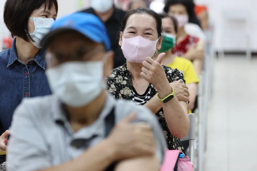  跟Omicron尬一波！屏東這3天打莫德納疫苗　直接送你500元現金