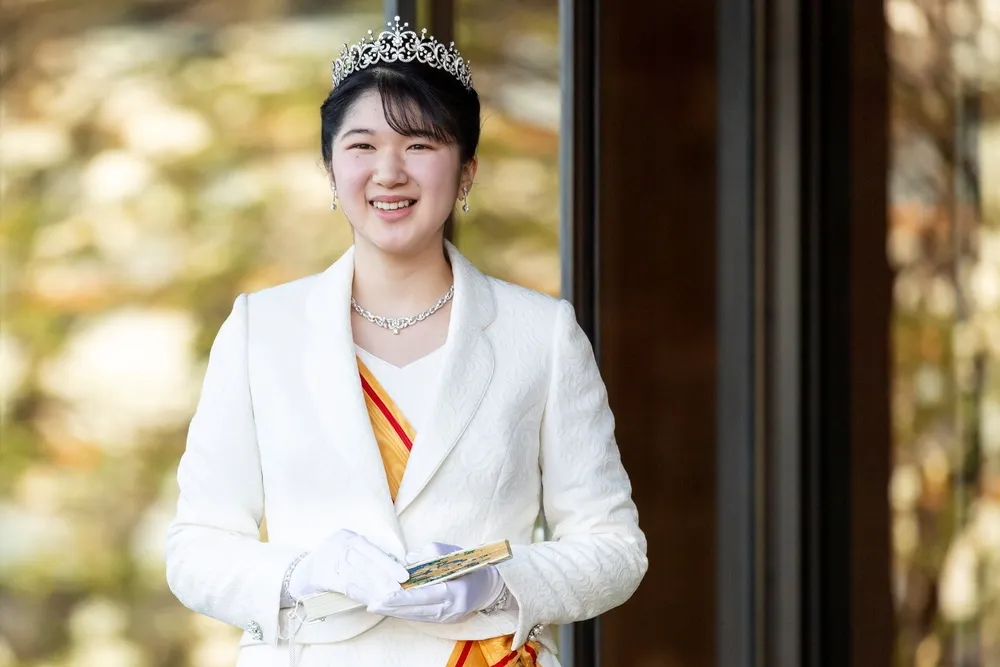 節省開支選用二手皇冠　天皇獨女愛子公主舉行成年禮