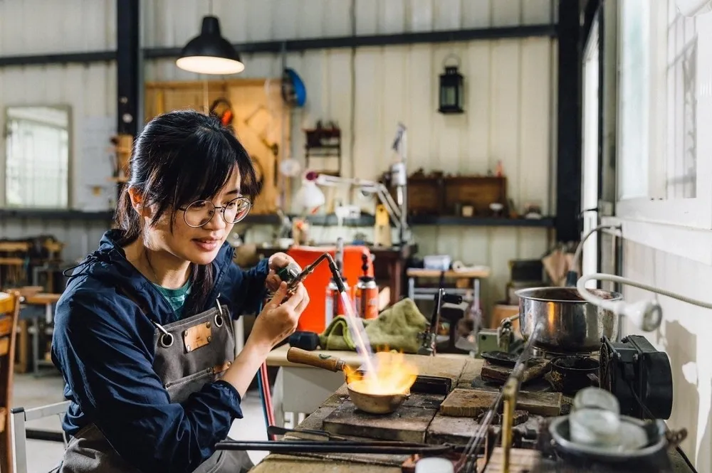 金工青年職人呂浴珊發揮無限創意　作品反映生活軌跡