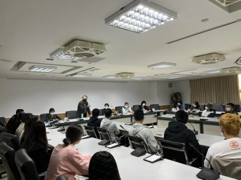 成大政治學系丁仁方教授率學生參訪台南市政府     觀摩臺灣地方政府與政治