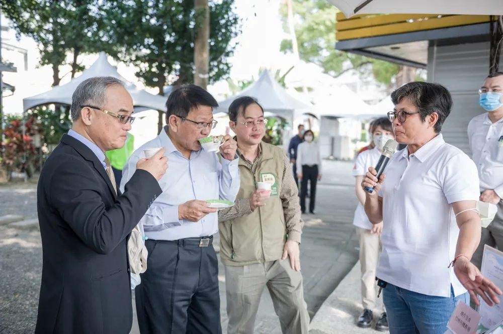 秀創業政策亮眼成績單　屏東大店長創業系列專書發表  