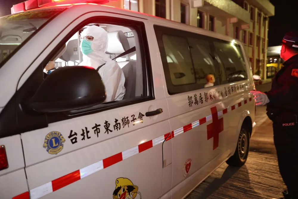 【行刑槍決咖啡商】「帽T殺手」今晚押解返台　一下機竟癲癇發作急送醫