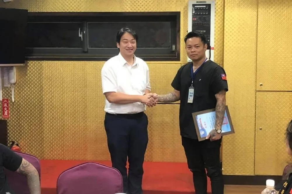 「76行者」陳修將涉抓女友頭狠砸地遭起訴　法官裁定20萬交保並限制住居