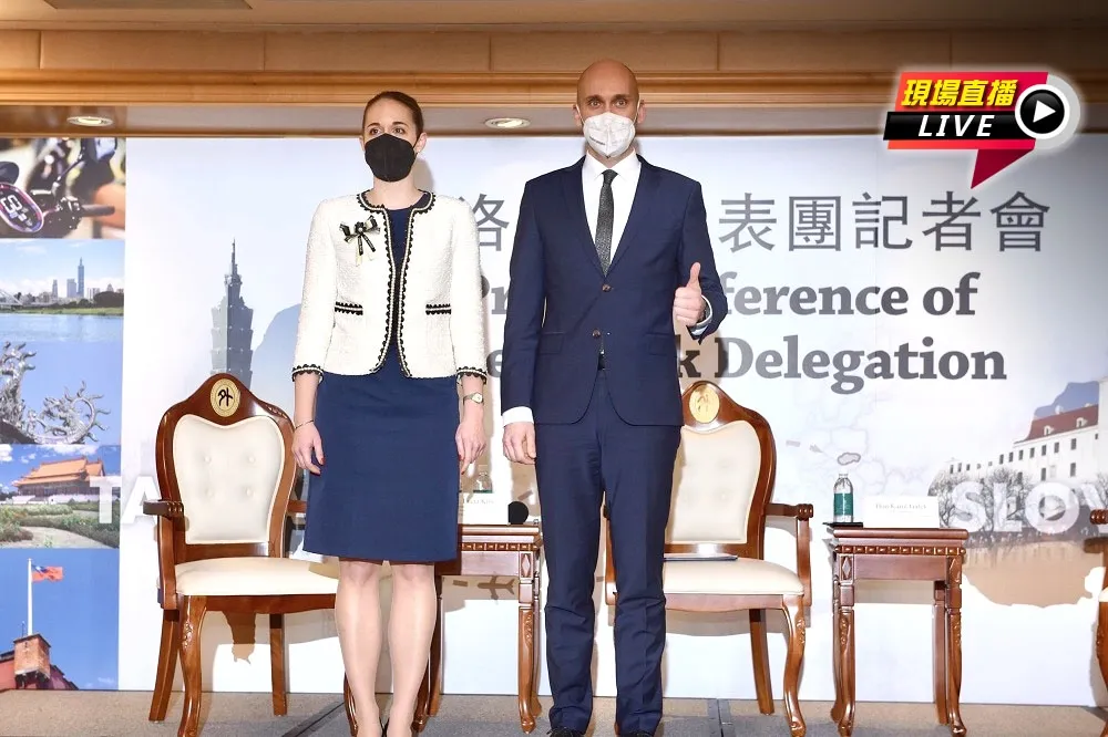 【直播】斯洛伐克代表團訪台記者會　外交部甜送專屬義美小泡芙