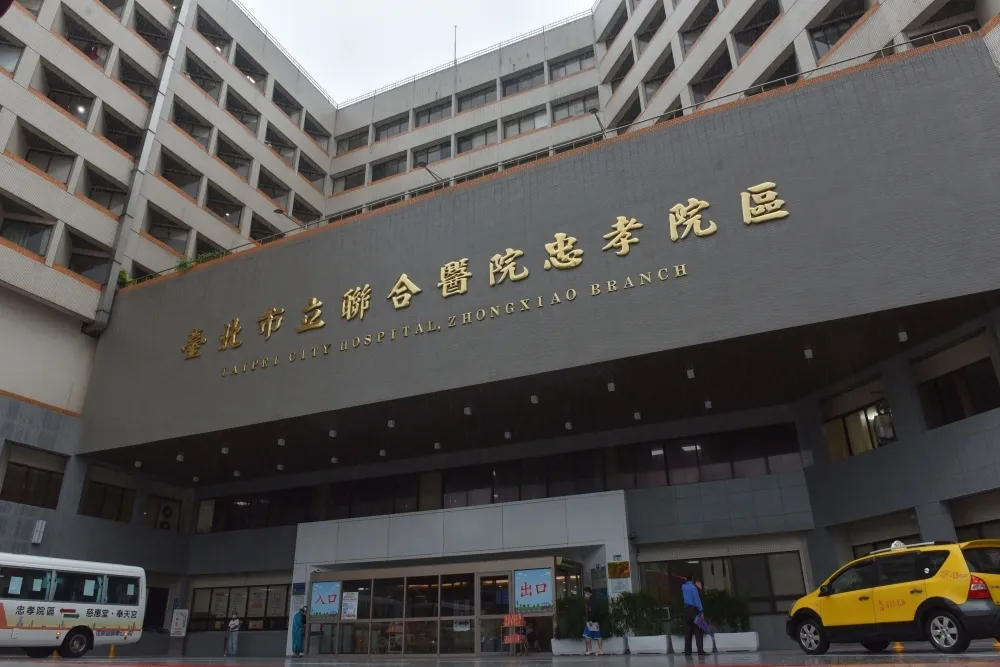 P3實驗室女員工染疫　北市匡列至少50人、聯醫忠孝院區成立篩檢站待命