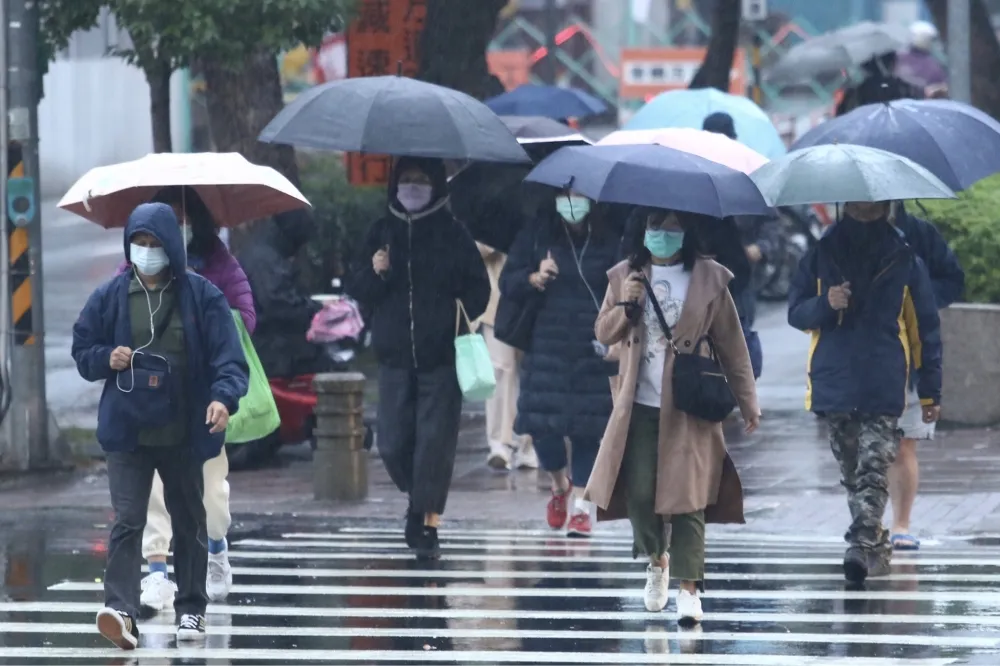 這周2波冷空氣接棒襲台！今天北雨南晴　颱風「雷伊」最快明天生成