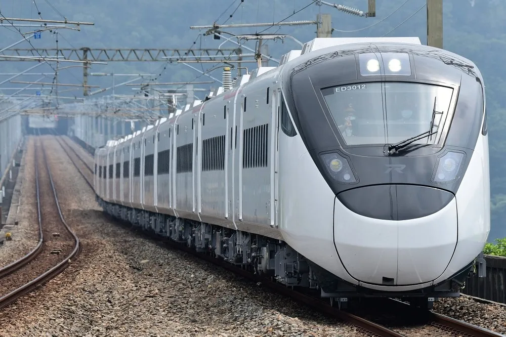 元旦連假票訂了沒！高鐵加開138班　台鐵「豪華城際列車也投入」