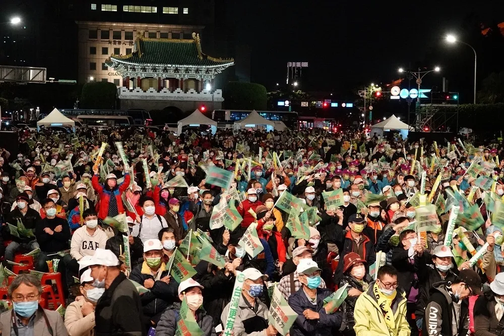 【決戰公投】民進黨狂催青年票　喊4個不同意「光榮轉大人」