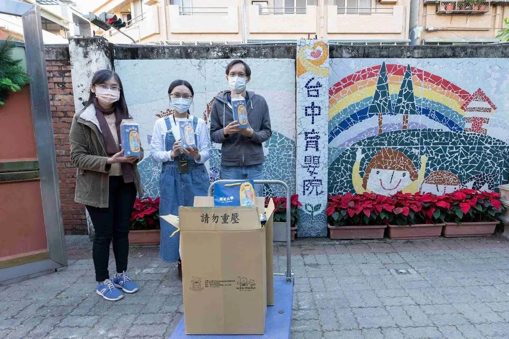 讚頌樂音結合公益　福智青年送暖微笑天使手作烘焙坊