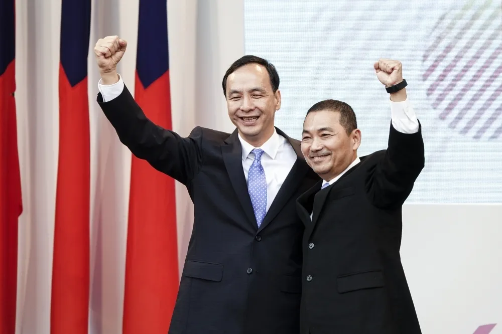 【藍輸到脫褲】朱慶祝行情結束、侯政治抉擇更形壓縮　國民黨不得民心慘遭中間選民唾棄