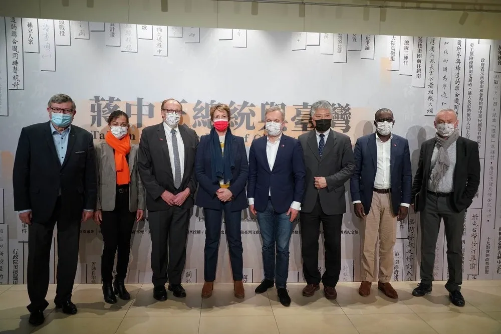 法國民議會訪台團參觀中正紀念堂蔣中正檔案展