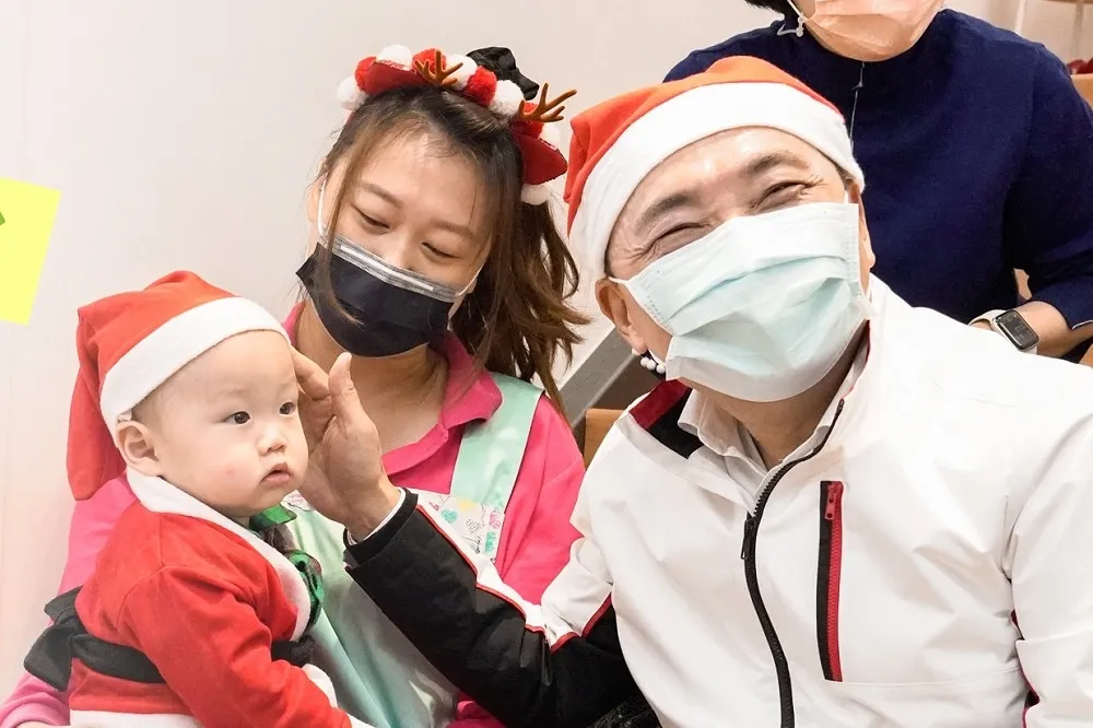 侯友宜送耶誕大禮！公托專業人員明年加薪4000元　再增設7家公托中心