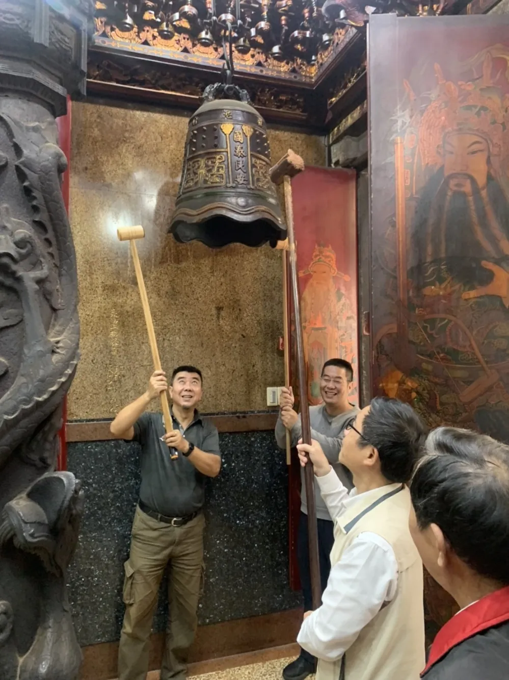 府城廟宇敲鐘迎新年      敲走瘟疫迎來福氣