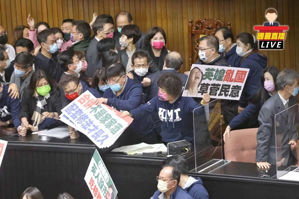 【直播】藍綠甲動！《地制法》修法今拚付委　立院交鋒實況