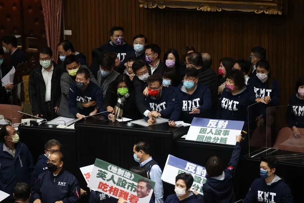 《地制法》逕付二讀遭在野黨強力杯葛　朝野協商改表決後付委員會審查