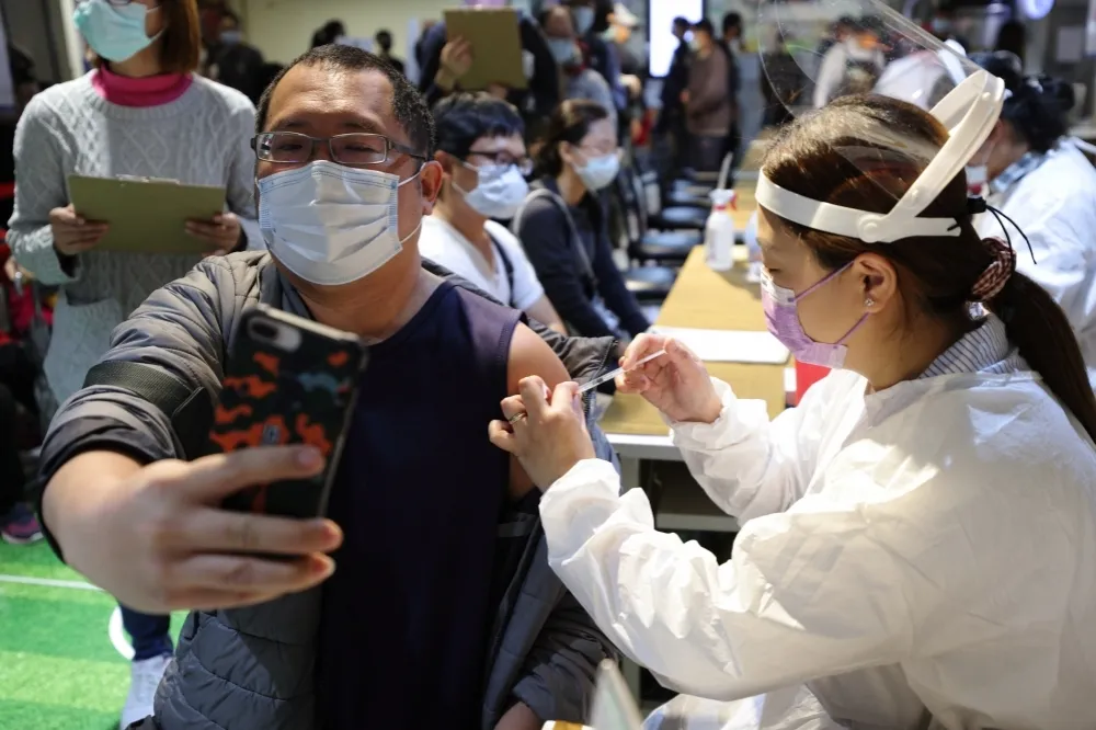 第3劑打起來！指揮中心秀圖表　「這些廠牌」對Omicron超有效