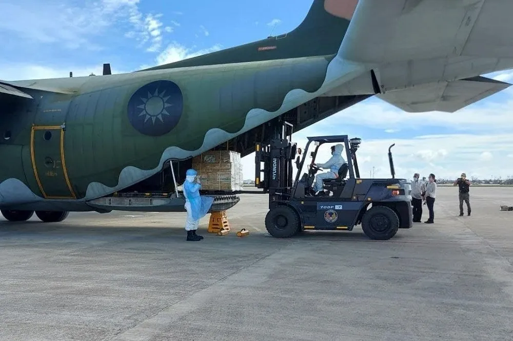 聖誕送暖！強颱肆虐菲律賓　我派2架C-130運輸機送數千公斤物資馳援