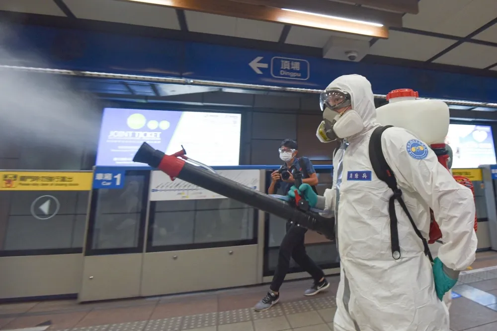 【本土+1】板橋男未打疫苗陪病中鏢　「最常搭這條捷運+公車」足跡曝光