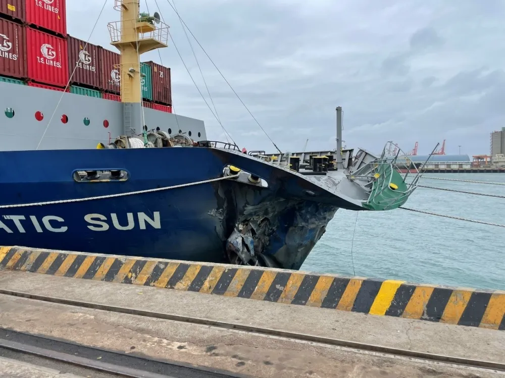 貨輪慘撞台中港疑風速過大+操作不當　王國材：依法求償